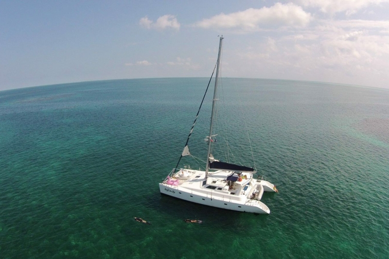 Roatan Luxury Sailing Catamaran Cruise
