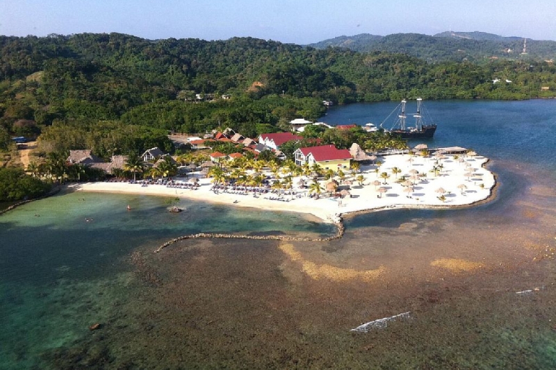 Las Palmas Beach + Snorkeling
