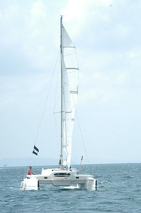 Roger’s Cat Catamaran – Roatan Snorkeling Cruise