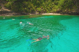 Roger’s Cat Catamaran – Roatan Snorkeling Cruise