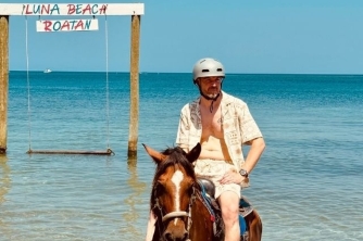 Roatan Horseback Riding – Beach, Jungle & Resort Pass