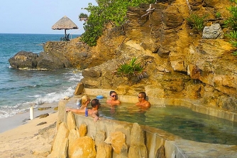 Roatan Beach Day at Paya Bay – Nature & Relax